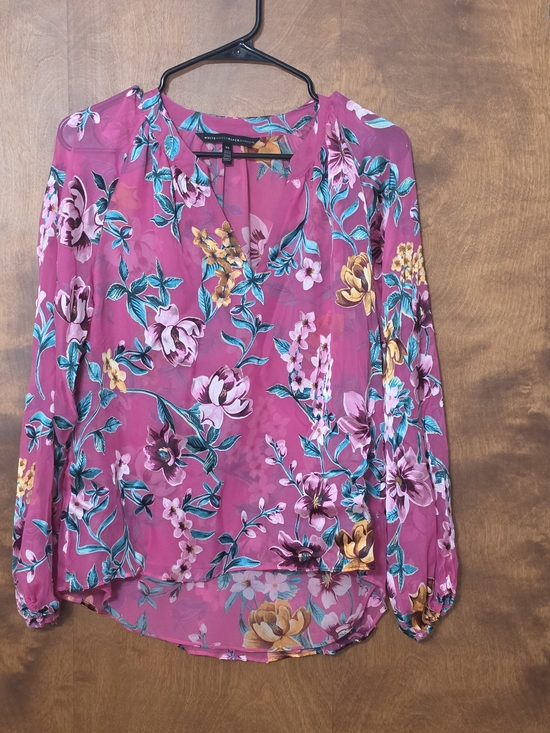 White House Black Market Tops - White House Black Market Magenta Floral V-Neck Long Sleeve Blouse